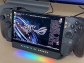 El Asus ROG Ally X20 tiene una carcasa translúcida.