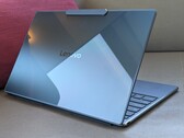 Análisis del Lenovo Yoga Slim 9 14 Gen 10: El primer portátil con cámara web de 32 MP bajo la pantalla