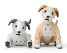 Sony lanza el perro robot Aibo Edición Kinako en dos tonos, marrón claro y blanco. (Izquierda: blanco marfil original, derecha: edición Kinako) (Fuente de la imagen: Sony)