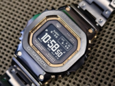 El Casio G-Shock GMW-BZ5000GD-1 (en la imagen) parece llevar las asas ligeramente más esculpidas y los bordes pulidos que lo que mostraban las imágenes anteriores. (Fuente de la imagen: L&W en WatchUSeek)