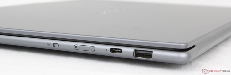 Derecha: Interruptor de la cámara, botón de encendido, USB-C 4.0 Thunderbolt 4 con Power Delivery 3.1 + DisplayPort 2.1, USB-A 3.2 Gen. 1 (5 Gbps)