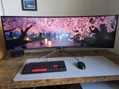 Titan Army C49C1S con flores de cerezo japonesas en la pantalla