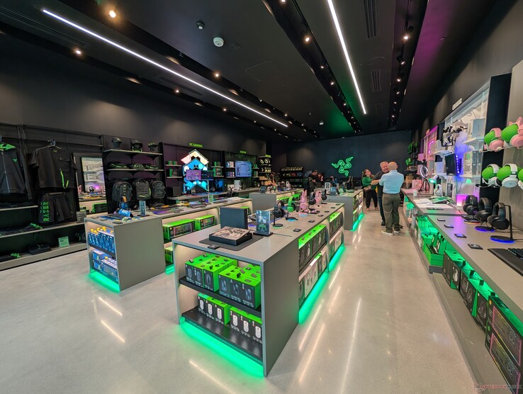 RazerStore de Santa Clara una hora antes de su gran apertura