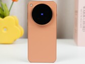 El Vivo X500 Pro Max naranja estará disponible como modelo global con una batería más grande que la de la versión de la UE, según un anuncio de un distribuidor en Hong Kong.