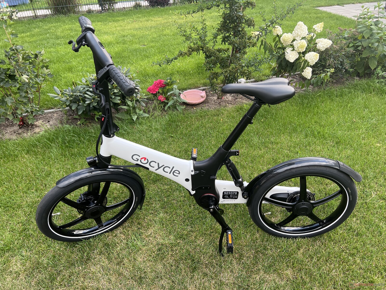 Así es la mejor bicicleta eléctrica plegable de : barata, con 120 km  de autonomía y una gran pantalla