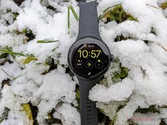 El Pixel Watch ha recorrido un largo camino desde que lo analizamos el año pasado. (Fuente de la imagen: NotebookCheck)