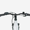 La bicicleta eléctrica de cuadro bajo Rockrider E-ACTV 100 de Decathlon cuenta con un soporte para teléfono SP Connect. (Fuente de la imagen: Decathlon)